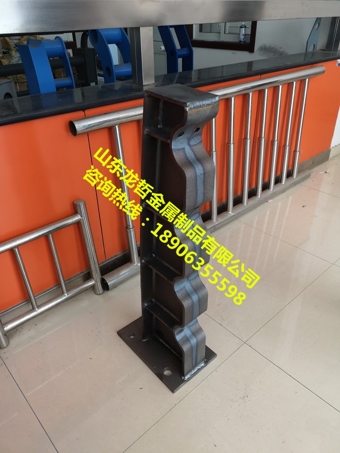 防撞護欄，防撞立柱